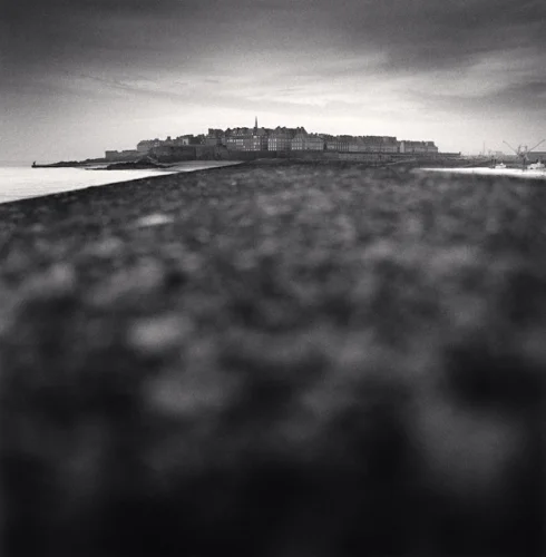Landscape Dramatic Textured High Contrast Moody Atmospheric Cityscape