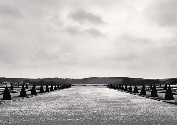 Landscape Symmetrical Minimalist High Contrast Mysterious