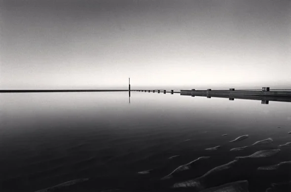 Minimalist Reflections Water Horizon Symmetrical Calm