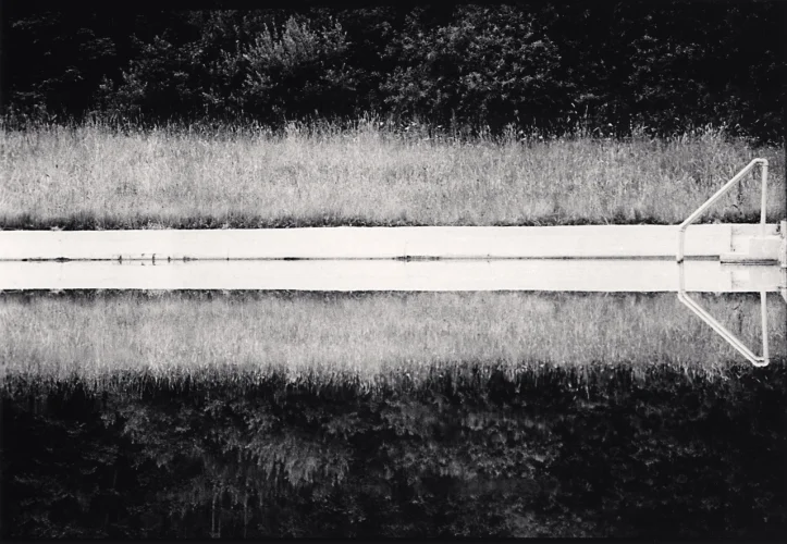 Minimalist Reflective Waterline Symmetrical Nature High Contrast