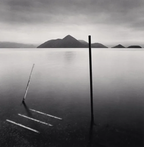 Minimalist Water Poles Mountains Foggy Dramatic
