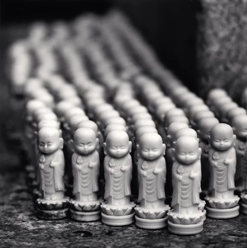 Monochrome Statue Rows High Contrast Minimalist
