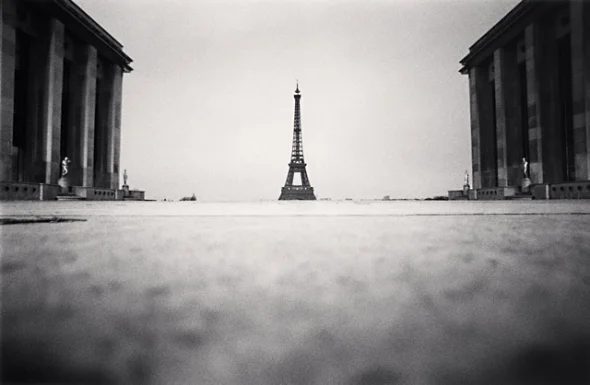 Monument Eiffel Tower Symmetrical Columns Minimalist High Contrast Atmospheric