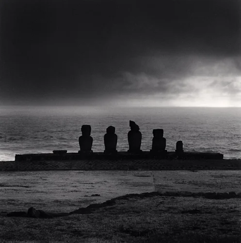 Monument Silhouetted Dramatic High Contrast Mysterious
