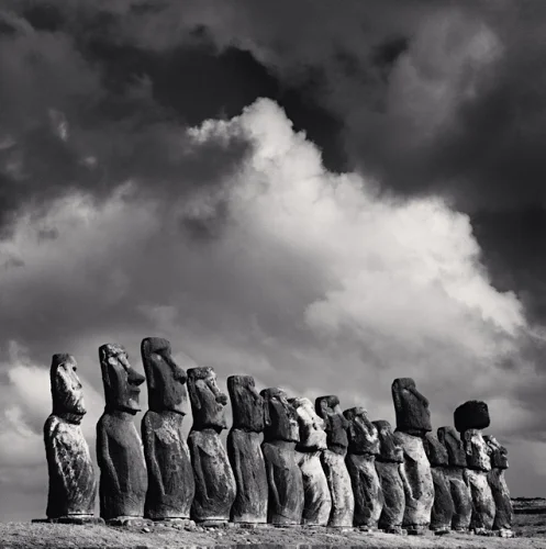 Monument Statues Dramatic High Contrast Mysterious Atmospheric