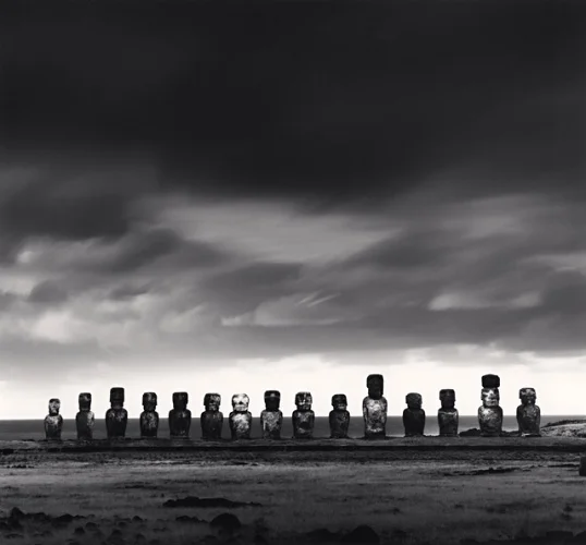Monument Statues Dramatic High Contrast Mysterious Atmospheric