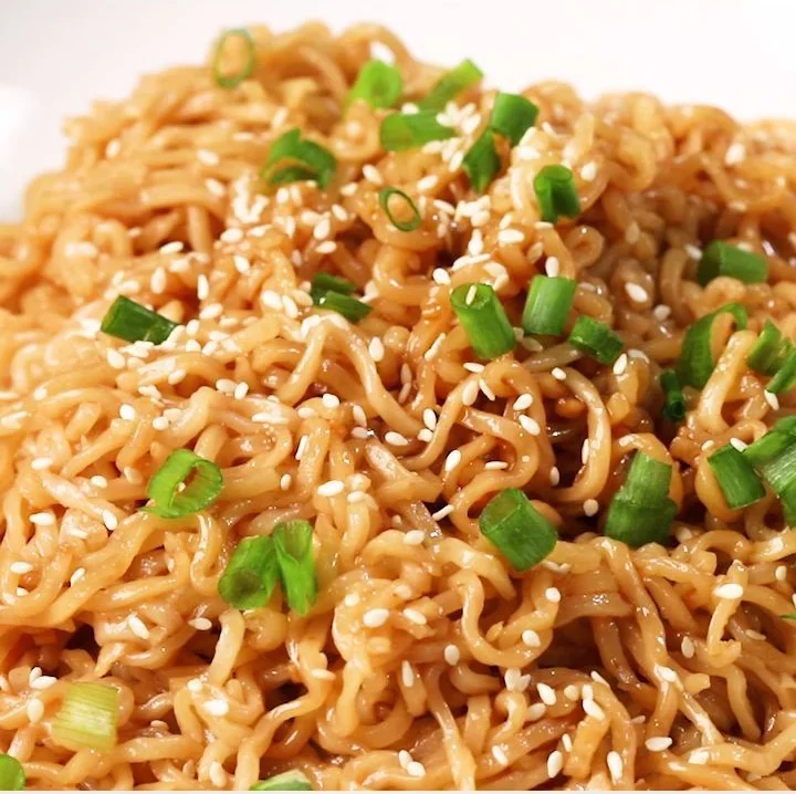 Noodle Brown Green Onion Sesame