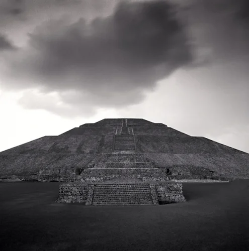 Pyramid Monument Dramatic Textured High Contrast Mysterious