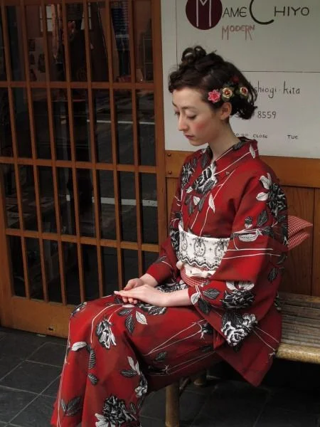 Red Floral Kimono Silk Wave Elegant Ceremonial