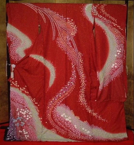 Red Wave Kimono Silk Geometric Elegant Ceremonial