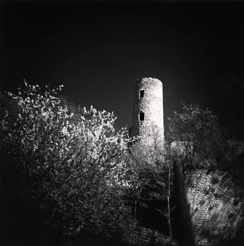 Ruins Dramatic Textured High Contrast Mysterious Atmospheric