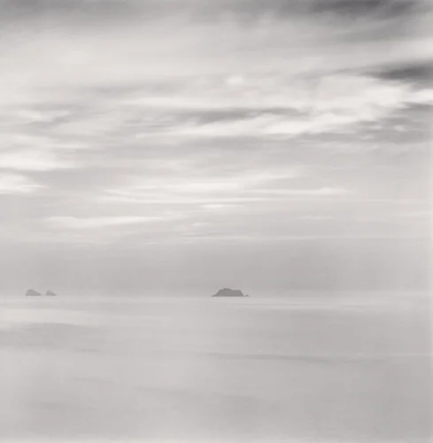 Seascape Foggy Minimalist Mysterious Atmospheric