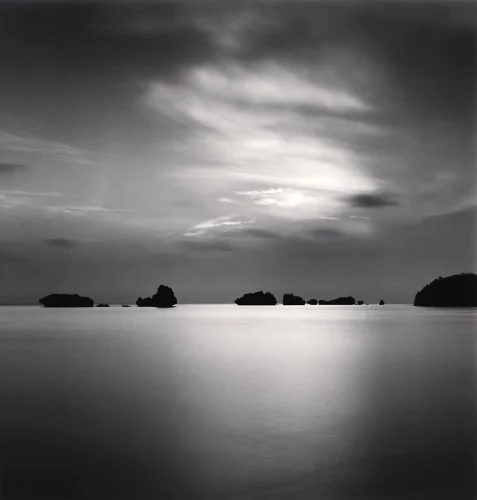 Seascape Minimalist High Contrast Serene Mysterious