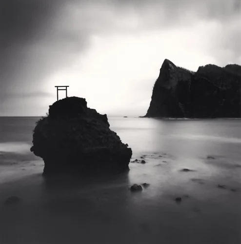 Seascape Minimalist High Contrast Mysterious Atmospheric