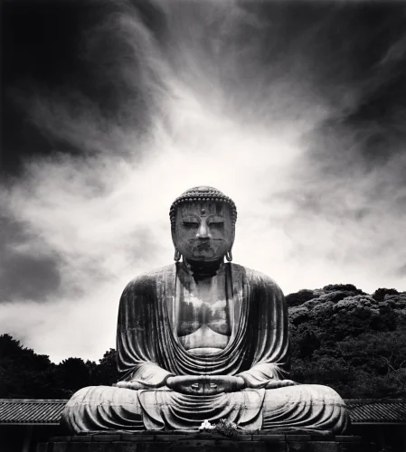 Statue Dramatic High Contrast Textured Mysterious Atmospheric