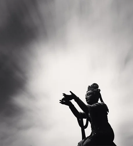 Statue Dramatic High Contrast Mysterious Atmospheric