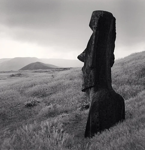 Statue Dramatic Textured High Contrast Mysterious Landscape