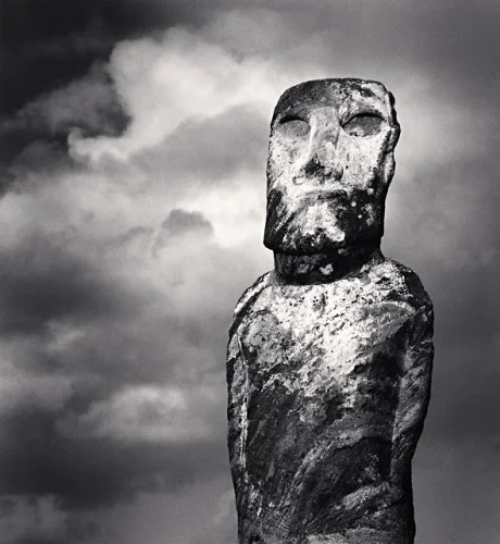 Statue Dramatic Textured High Contrast Mysterious Atmospheric