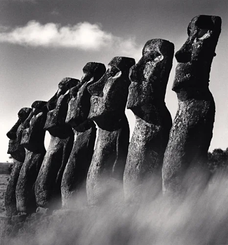Statue Dramatic Textured High Contrast Mysterious Atmospheric