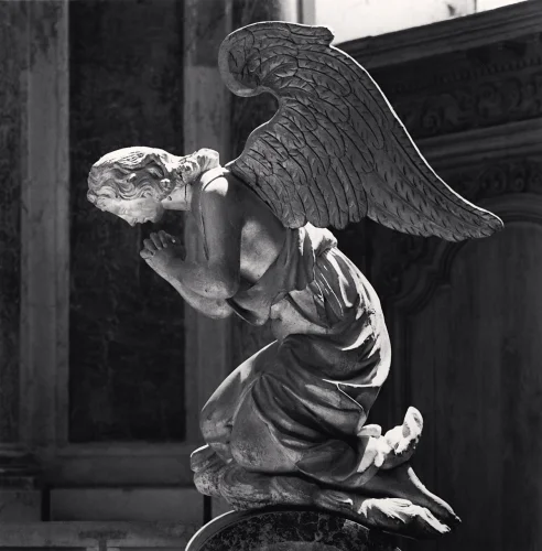 Statue Dramatic Textured High Contrast Mysterious