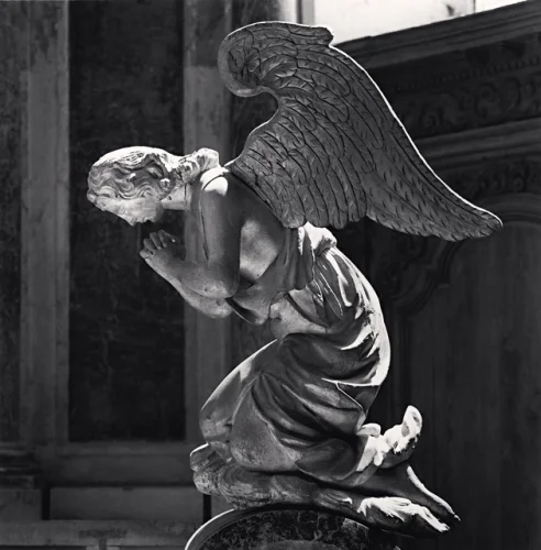 Statue Dramatic Textured High Contrast Mysterious