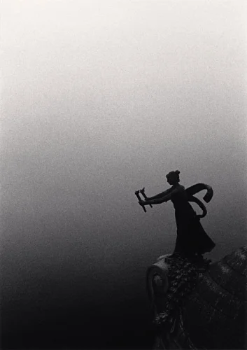 Statue Foggy Dramatic Atmospheric Mysterious