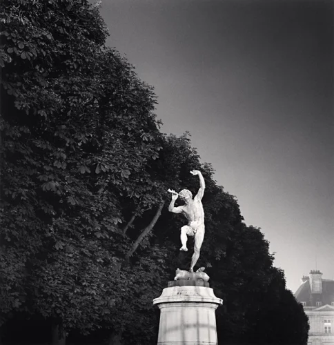 Statue High Contrast Dramatic Mysterious Nature