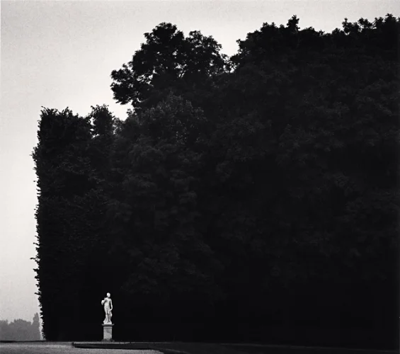Statue Minimalist High Contrast Mysterious Nature