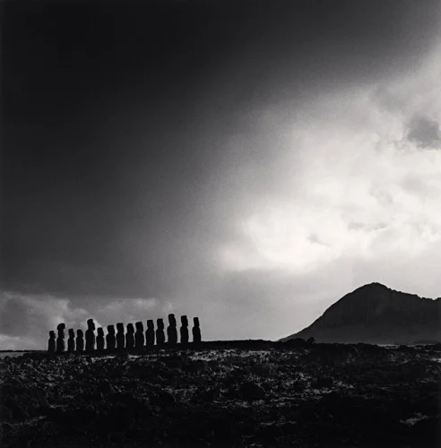 Statue Monument Silhouetted Dramatic High Contrast Mysterious