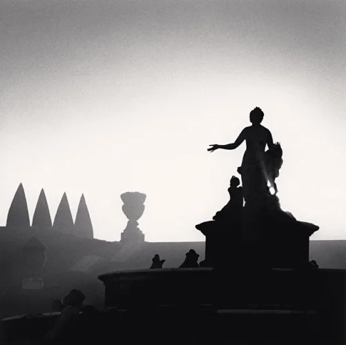 Statue Silhouette Dramatic High Contrast Mysterious Atmospheric