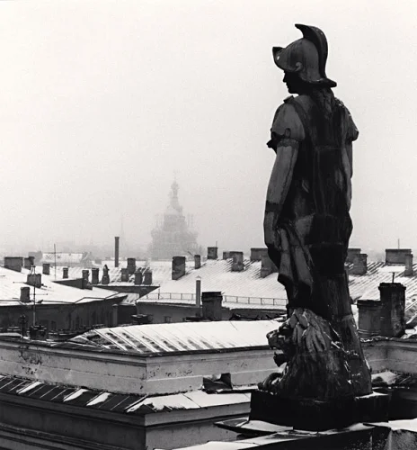 Statue Snowy Cityscape Dramatic High Contrast Atmospheric