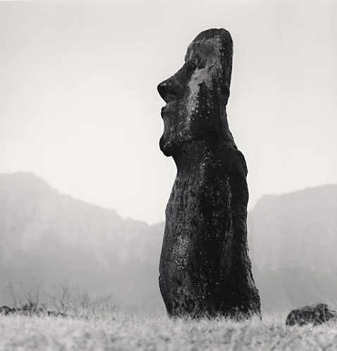 Statue Textured High Contrast Mysterious Atmospheric