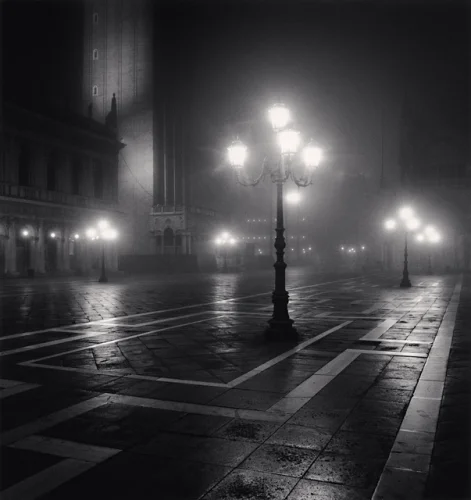 Street Foggy Dramatic High Contrast Mysterious