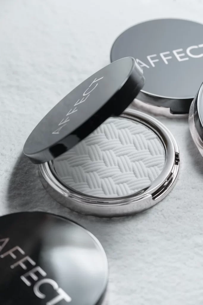 AFFECT Compact Powder Black and White Packaging