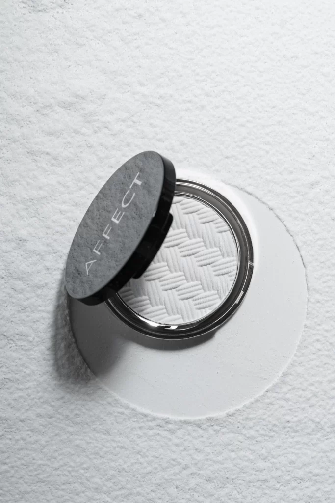 AFFECT Compact Powder Case White Black Packaging