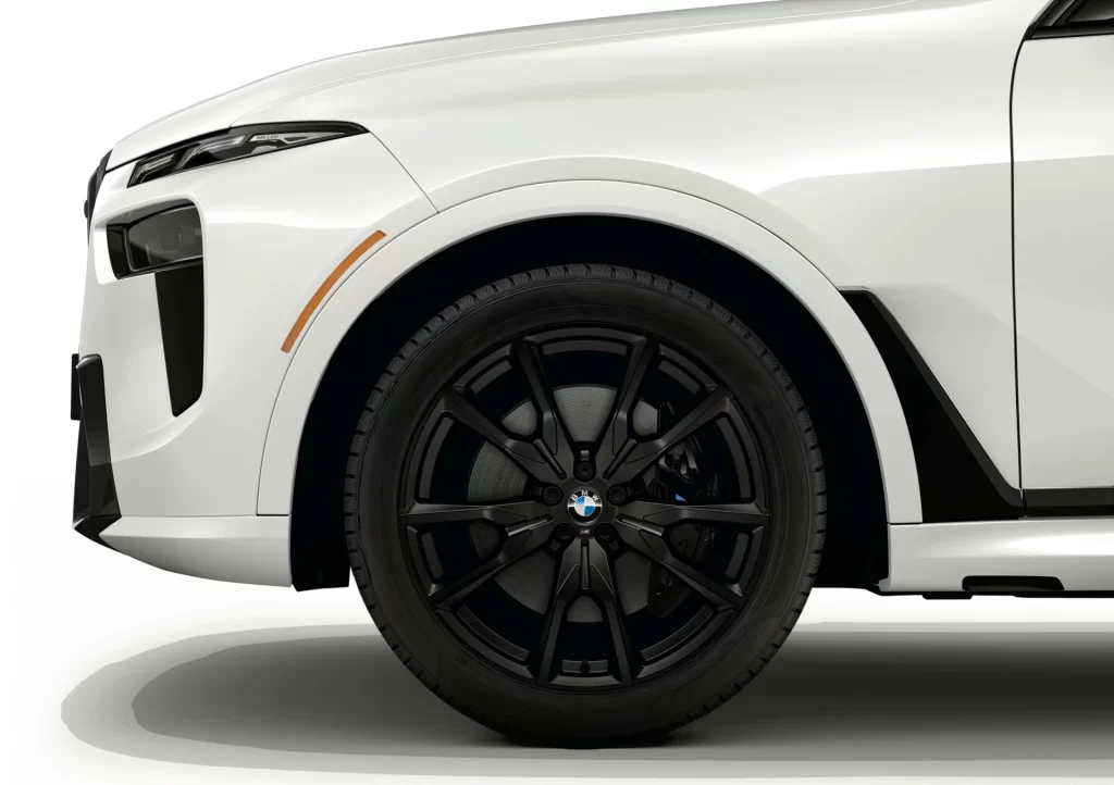 BMW X7 White Side View