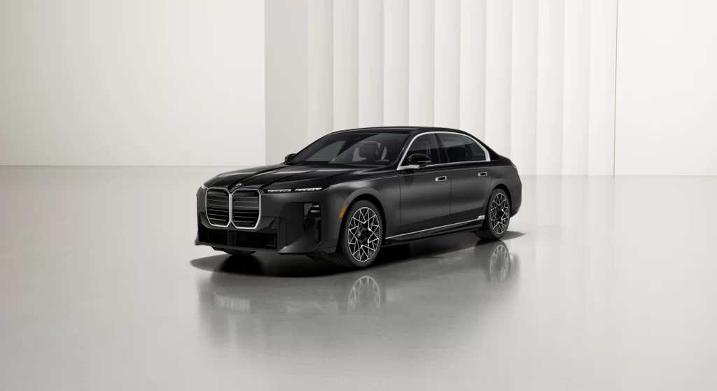 BMW i7 Black Side Angle View
