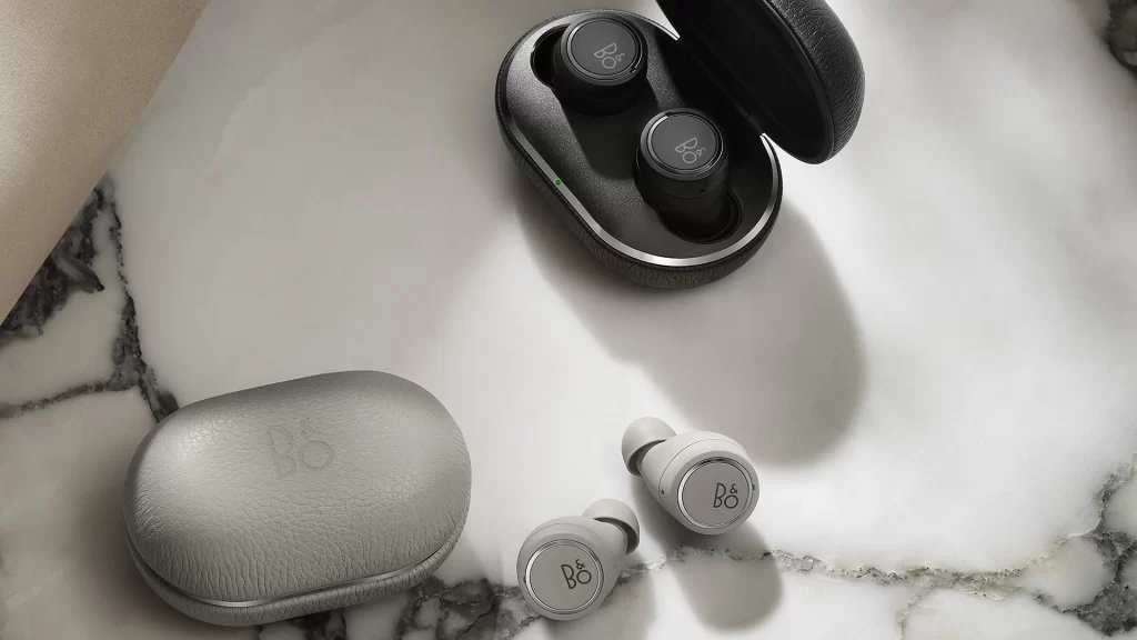 Bang & Olufsen Aluminium Lifestyle View Beoplay E8 Earbuds
