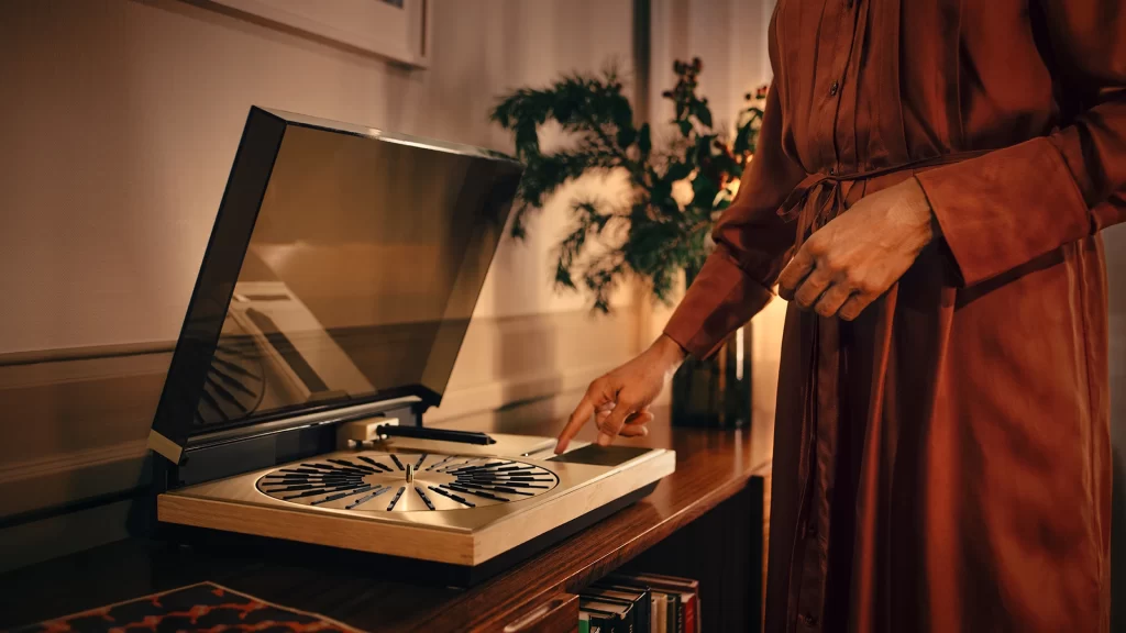 Bang & Olufsen Silver In Use View Beogram 4000c Turntable