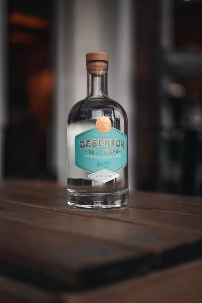 Desertor del Tiempo Gin Bottle Table View