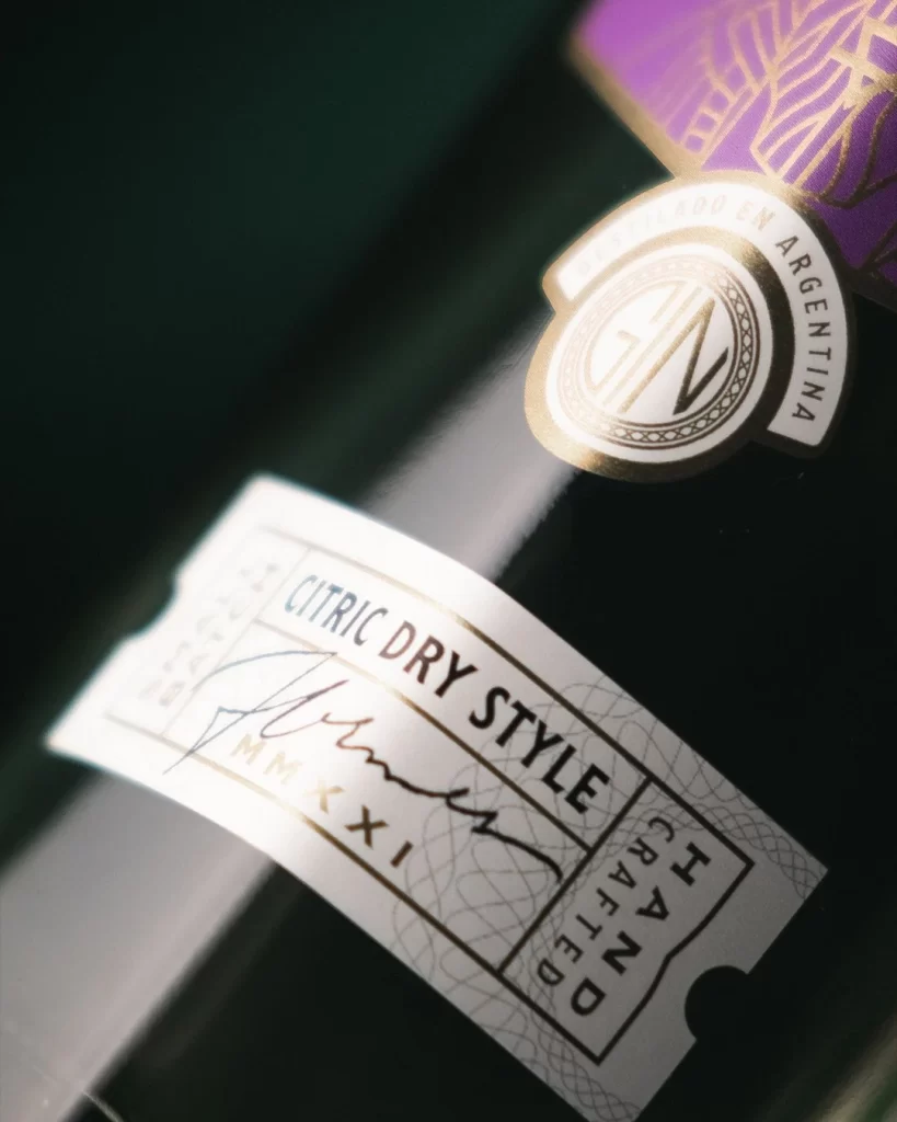 Hermetista Gin Neck Label View