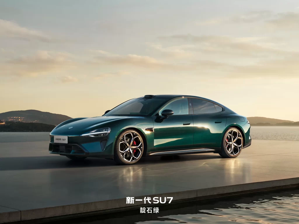 SU7 Green Side Advertisement