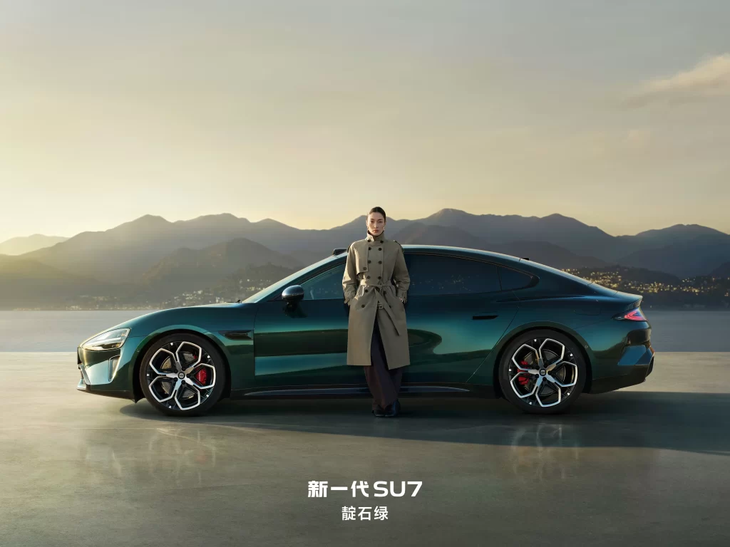 Xiaomi SU7 Green Driver Advertisement