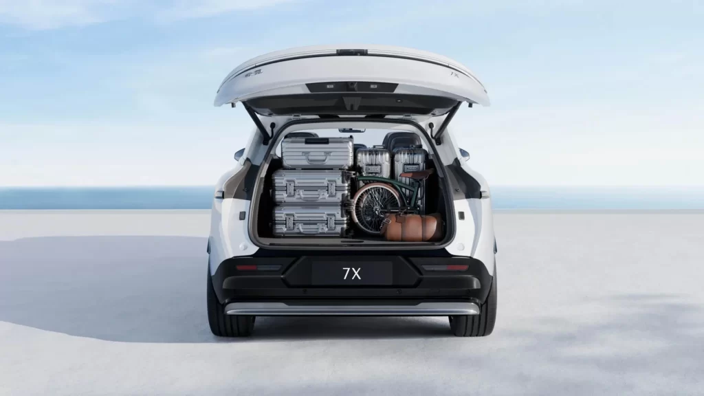 Zeekr 7X White Rear View