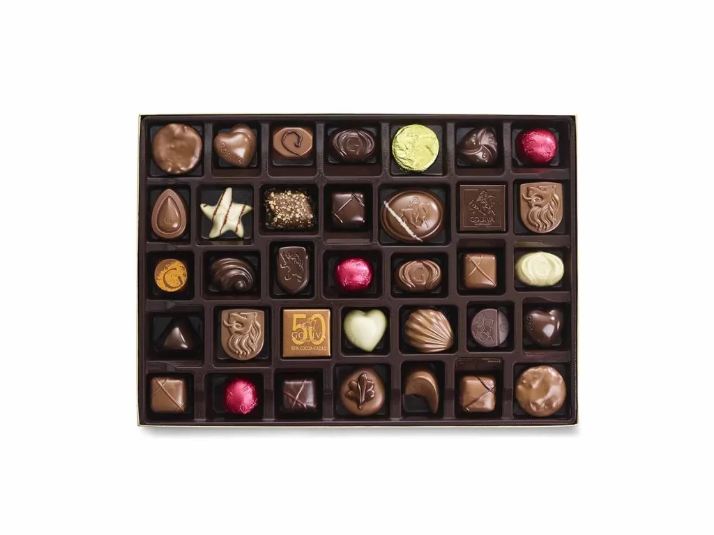 Godiva Assorted Chocolate Gold Gift Box Gold Ribbon 140 pc Packaging