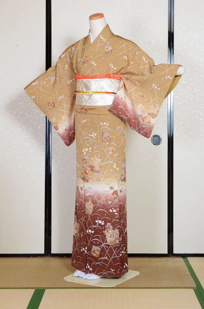 Kimono Beige Gradient Floral Pattern Dress Form