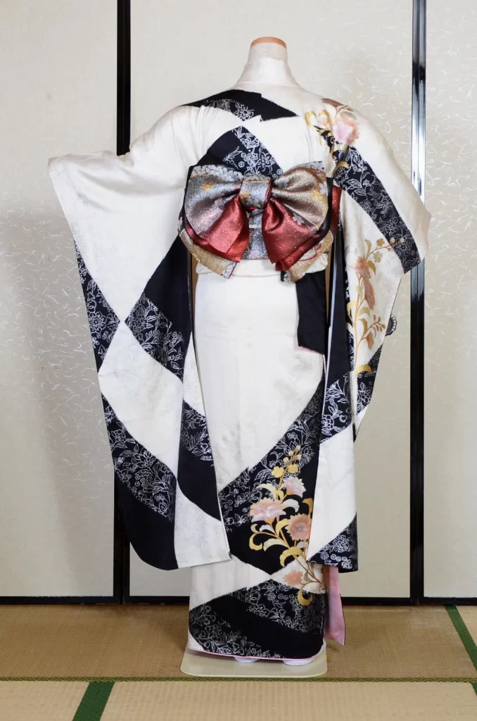 Furisode Kimono FK2-324 Dress Form