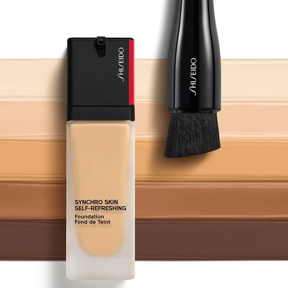 Shiseido Synchro Skin Makeup Set Advertisement