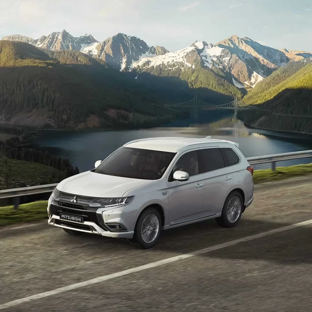 Mitsubishi Outlander PHEV Mountain Lake Drive