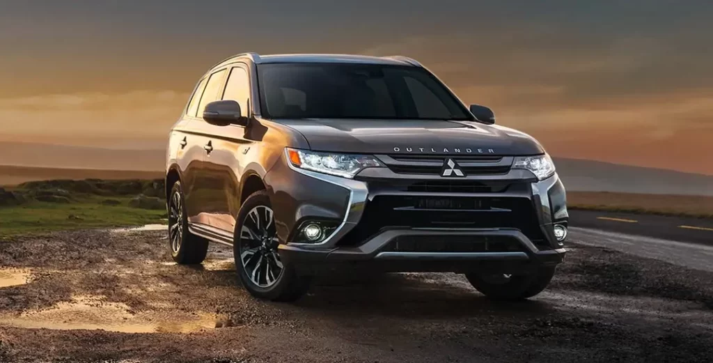 Mitsubishi Outlander Sunset Dirt Road